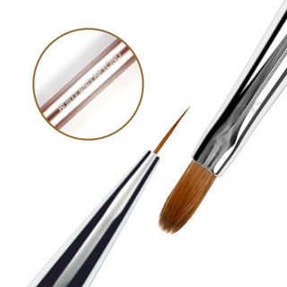 Seduce® penseel voor het aanbrengen van de build and beyond hardgel, bredere kant en een fineliner aan de andere kant. 